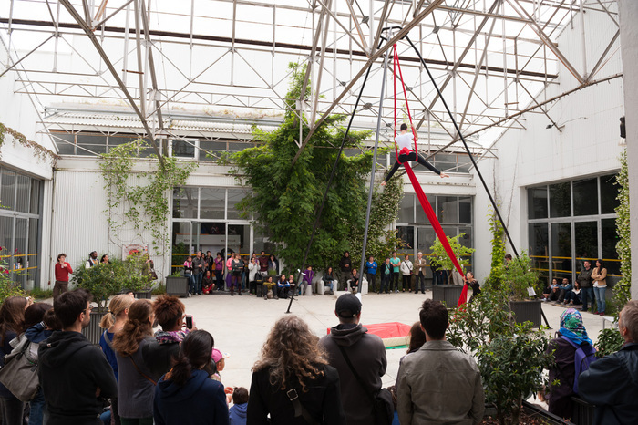 Visite d&rsquo;un ancien bâtiment militaire transformé en lieu de création de cirque !, La Grainerie, Balma