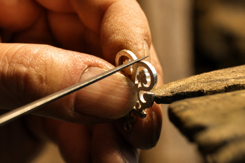 Visite d’un atelier de créateur de bijoux en argent Châtillon-sur-Indre