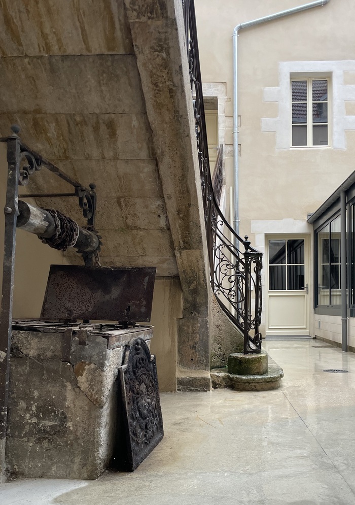 Visite d&rsquo;une cour intérieure et son escalier, Patrimoine Bâti, Chaumont