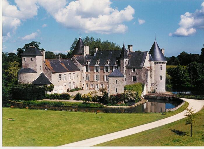 Visite guidée : 1000 ans d’histoire au château de Colombières, Château de Colombières, Colombières