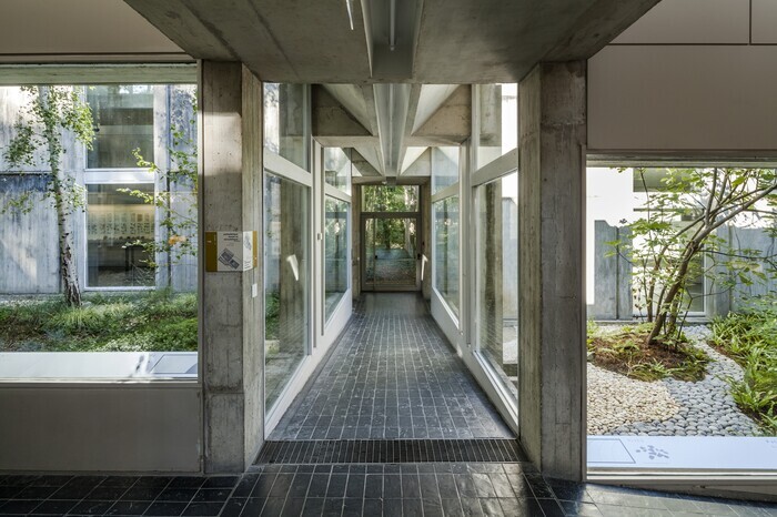 Visite guidée architecturale du bâtiment Musée de Préhistoire d'Ile-de-France Nemours