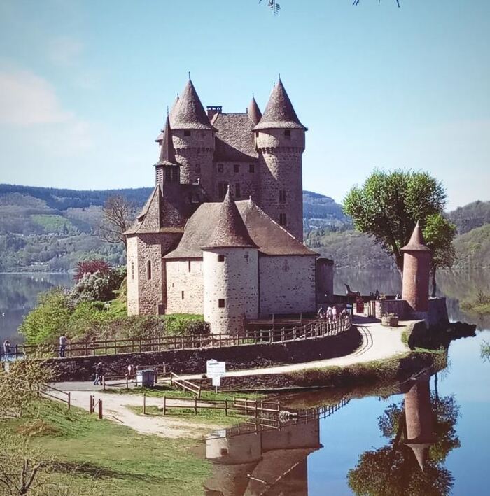 Visite guidée au Château de Val, Château de Val, Lanobre
