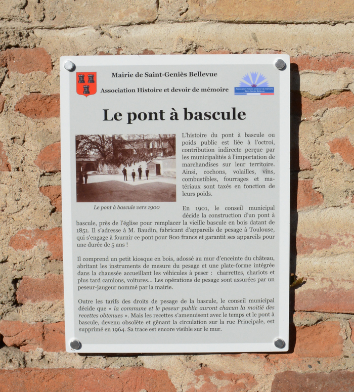 Visite guidée autour des plaques mémorielles apposées sur les lieux remarquables de la commune de Saint-Geniès-Bellevue, Mairie de Saint-Geniès-Bellevue, Saint-Geniès-Bellevue
