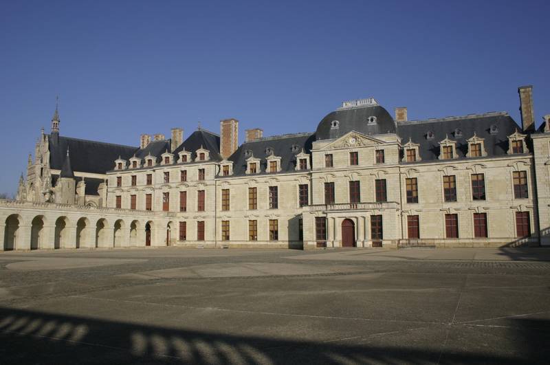Visite guidée de la Chapelle et du Château Rond Point du 19 mars 1962 Thouars
