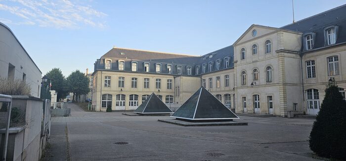 Visite guidée de la cité scolaire Michelet de Vanves suivie du Salon du livre Micheletien Cité scolaire Michelet Vanves