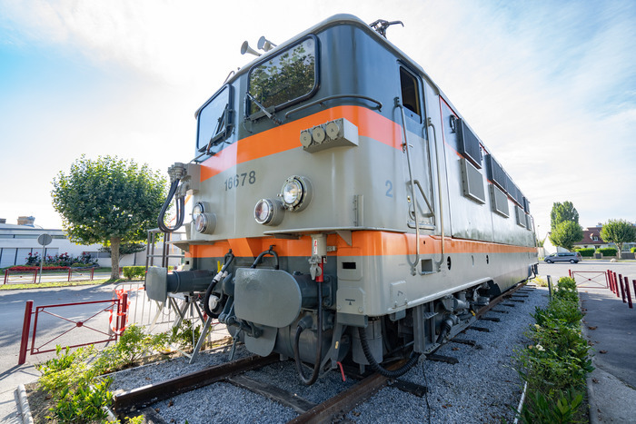 Visite guidée de la locomotive BB 16678, Place Roger Pointurier (Locomotive BB 16678), Magenta