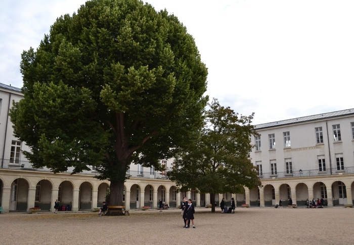 Visite guidée de la maison d'éducation de la Légion d'honneur des Loges Maison d'éducation de la Légion d'honneur des Loges Saint-Germain-en-Laye
