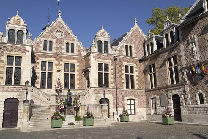 Visite guidée de l'ancien Hôtel de ville d'Orléans : un lieu chargé d'histoire Hôtel Groslot Orléans