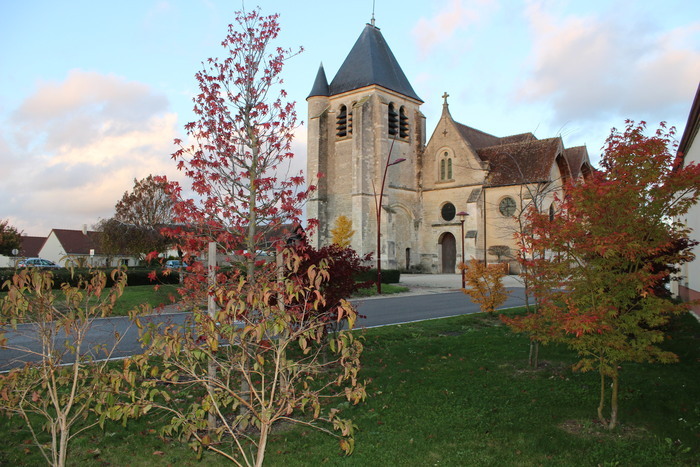 Visite guidée de l’église de Saint-Parres-aux-Tertres et de sa nécropole gallo-romaine. Histoire contée de la vie de saint Patrocle., Église Saint-Parres, Saint-Parres-aux-Tertres