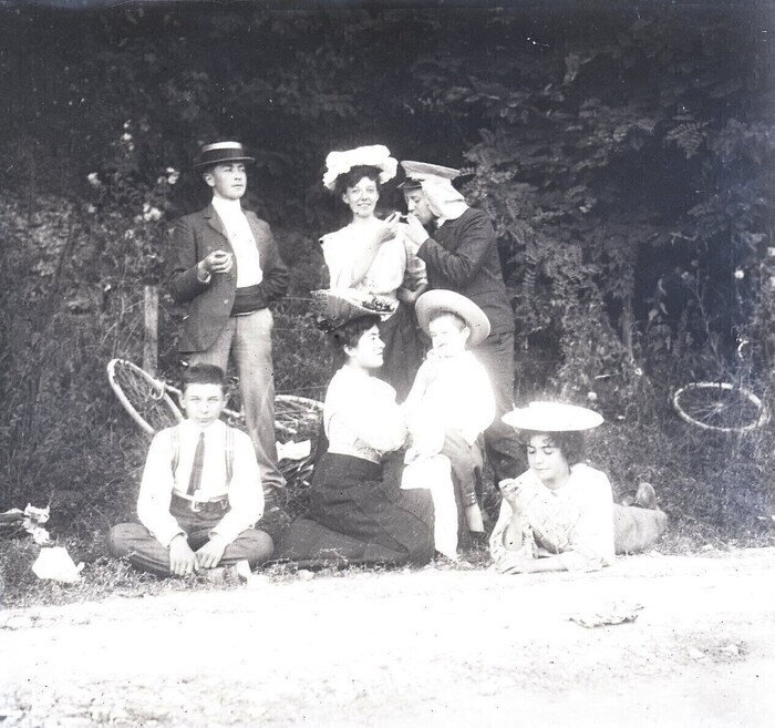 Visite guidée de l’exposition « Instants partagés. 200 ans de photographies du quotidien en Haute-Saône. », Archives départementales de la Haute-Saône, Vesoul