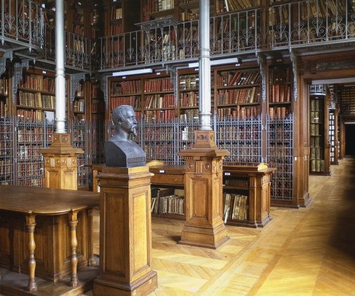 Visite guidée des Grands Dépôts des Archives nationales en langue des signes française pour le public sourd et mal-entendant Archives nationales - Site de Paris Paris