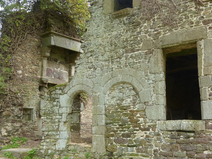 Visite guidée des ruines du Guesclin, Les ruines du Guesclin, Longueville