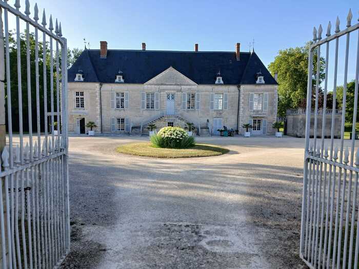 Visite guidée du château de Billeron Château de Billeron Lugny-Champagne