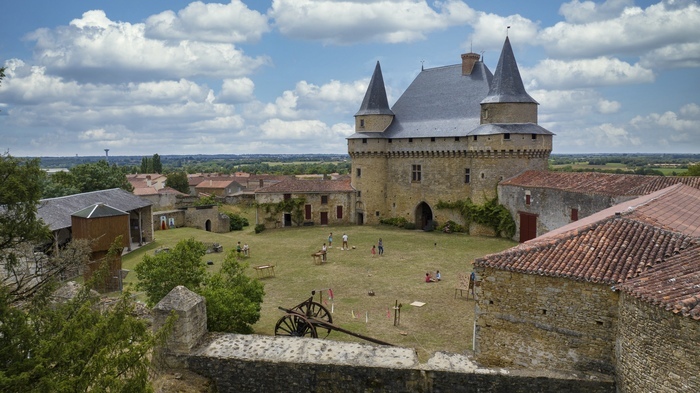 Visite guidée du château de Sigournais Château féodal Sigournais
