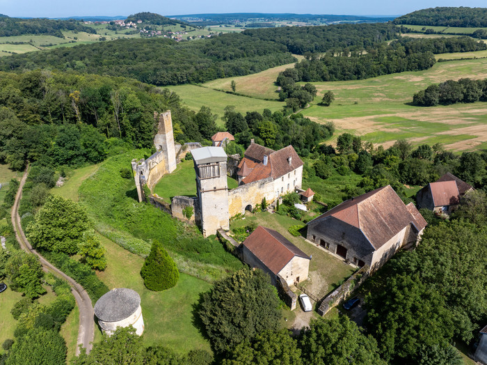 Visite guidée du château d’Oricourt, Château médiéval d’Oricourt, Oricourt