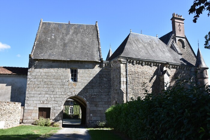 Visite guidée du château du Bois-Fichet par son propriétaire, Château du Bois-Fichet de Mauléon, Mauléon