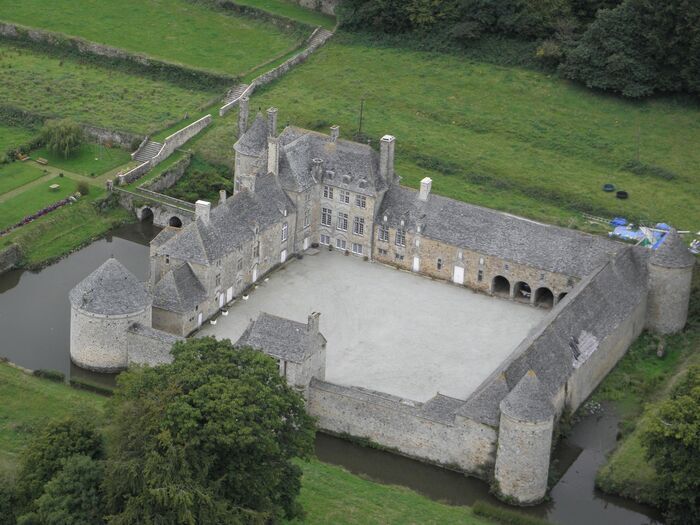 Visite guidée du manoir, Manoir dit La cour, Bricquebec-en-Cotentin
