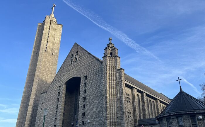 Visite guidée du Sanctuaire de Notre Dame de Fatima – Église votive de la Libération de Paris, Sanctuaire de Notre Dame de Fatima – Marie Médiatrice, Paris