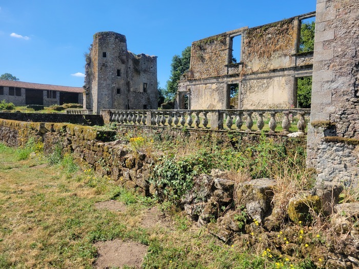 Visite guidée du site de La Durbelière Château de la Durbelière Mauléon