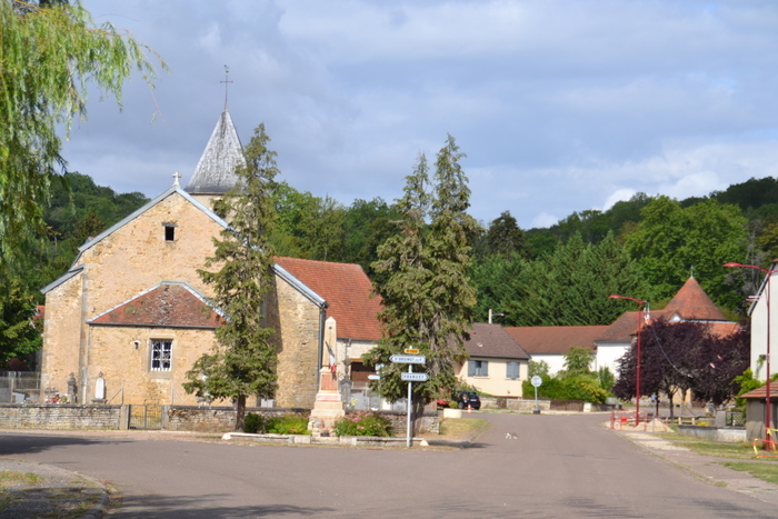 Visite guidée du village de Saint-Michel rattaché à Villegusien-le-Lac, Église Saint-Michel, Villegusien-le-Lac