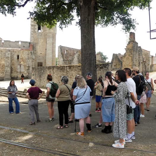Visite guidée du village martyr Point d&rsquo;accueil sur le parking Oradour-sur-Glane