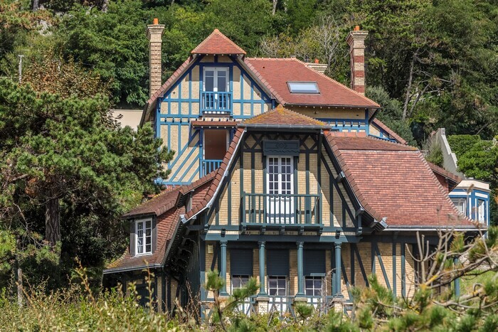 Visite guidée flash de l’exposition : les villas balnéaires du Havre à Étretat, Musée du Prieuré, Harfleur