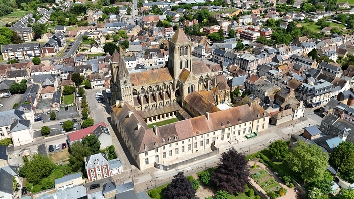 Visite guidée : les métamorphoses d'une abbaye du Moyen Âge à nos jours Abbaye de Saint-Pierre-sur-Dives Saint-Pierre-en-Auge