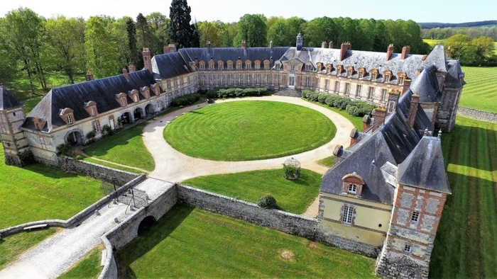Visite guidée par la famille propriétaire Château de Neuville Gambais