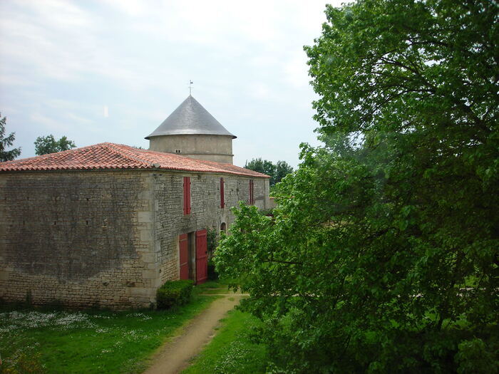 visite guidée pigeonnier et extérieurs logis 17e s. L'îlot les tours 85370 Nalliers Nalliers