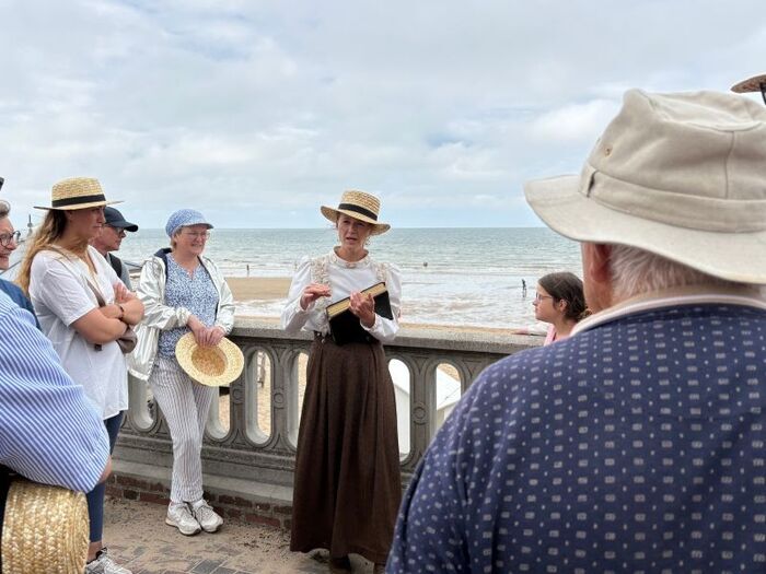 Visite guidée théâtralisée, Office de tourisme, Cabourg