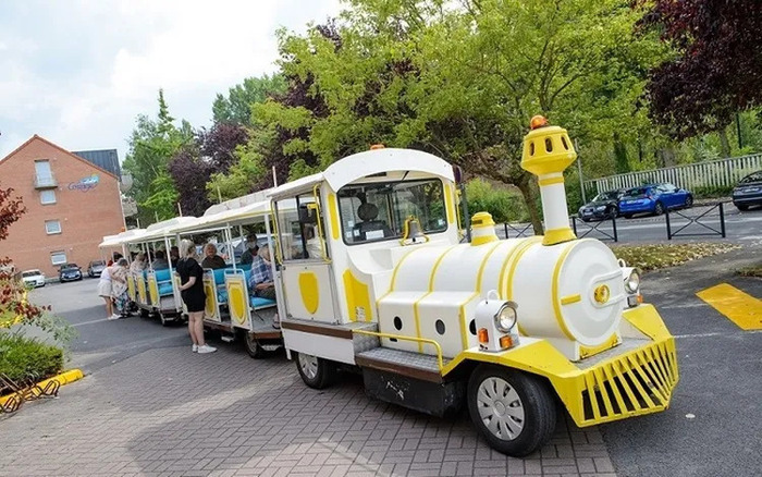 Visite historique commentée par Monsieur le Maire en petit train, Ferme Vernaelde, Coudekerque-Branche
