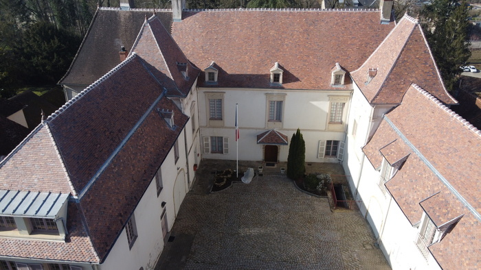 Visite inattendue de la sous-préfecture, Sous-préfecture de Charolles, Charolles