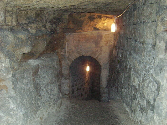 Visite libre de la cavité souterraine de l'escalier du Général Leclerc Souterrain de l'escalier du Général-Leclerc Pontoise