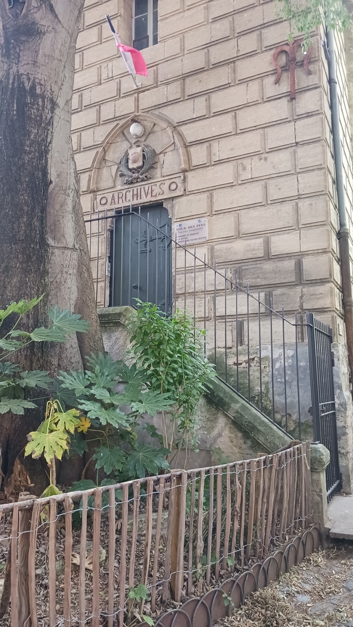 Visite libre de la muraille de la ville, Tour des Pins Montpellier, Montpellier