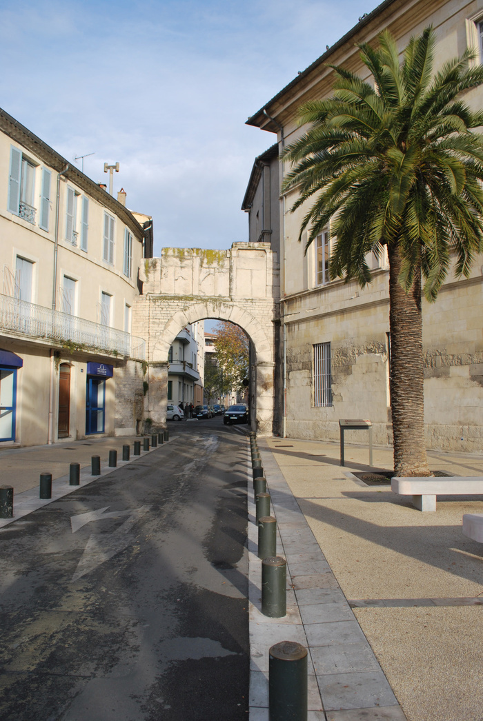 Visite libre de la porte de France Porte de France Nîmes