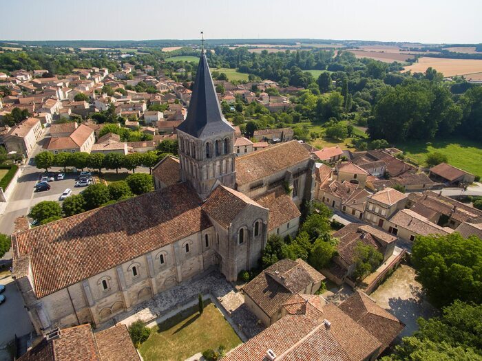 Visite libre de l’abbaye Saint-Amant, Abbaye Saint-Amant – Espace d’architecture romane, Saint-Amant-de-Boixe