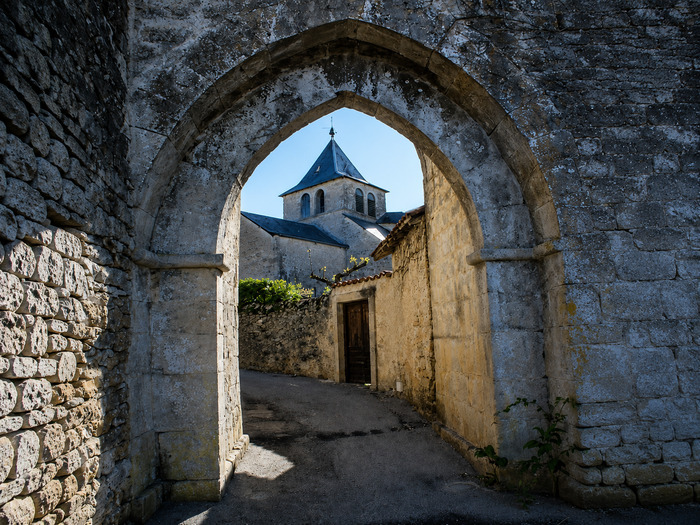 Visite libre de l&rsquo;église Sainte-Marie-Madeleine de Cénac, Église Sainte-Marie-Madeleine, Sainte-Croix