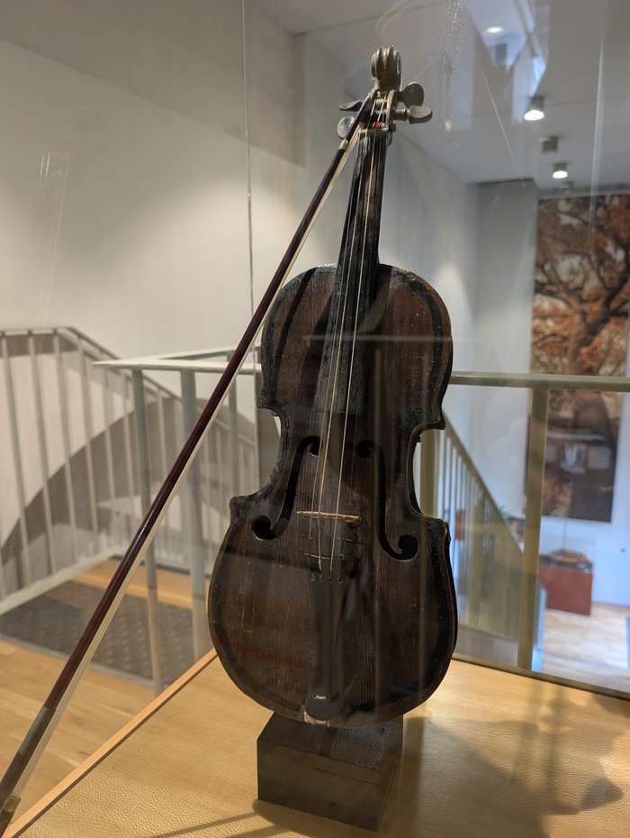 Visite libre de l'exposition d'instruments traditionnels occitans Centre occitan des musiques et danses traditionnelles Toulouse
