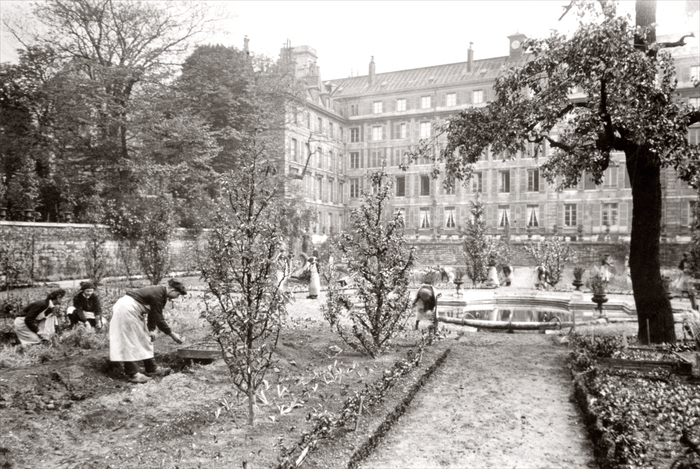 Visite libre de l’exposition et initiation à la langue des signes à l’Institut des sourds de Paris, Institut national de Jeunes Sourds de Paris, Paris