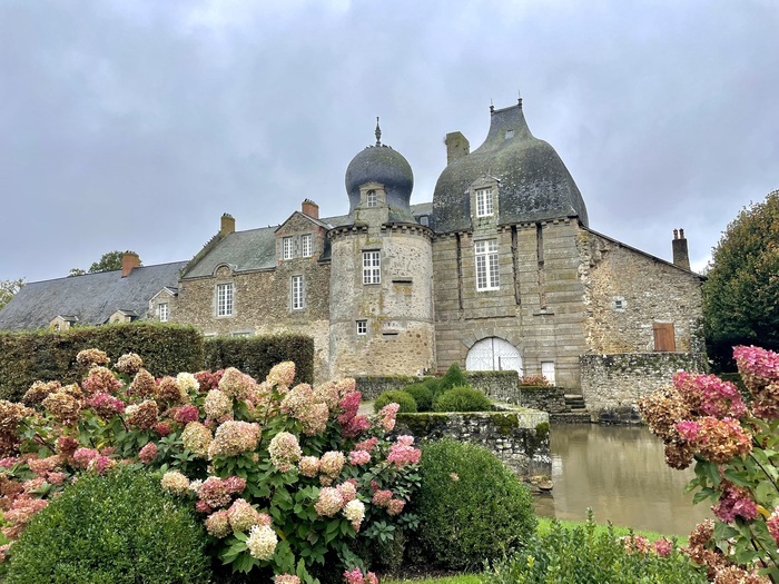 Visite libre des jardins du château de Montesson, Château de Montesson, Bais