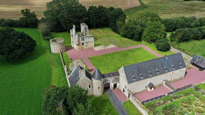 Visite libre du château, Château de Montfort, Remilly Les Marais