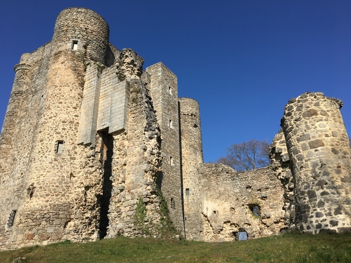 Visite libre du château de Montaigut-le-Blanc Château de Montaigut-le-Blanc Montaigut-le-Blanc
