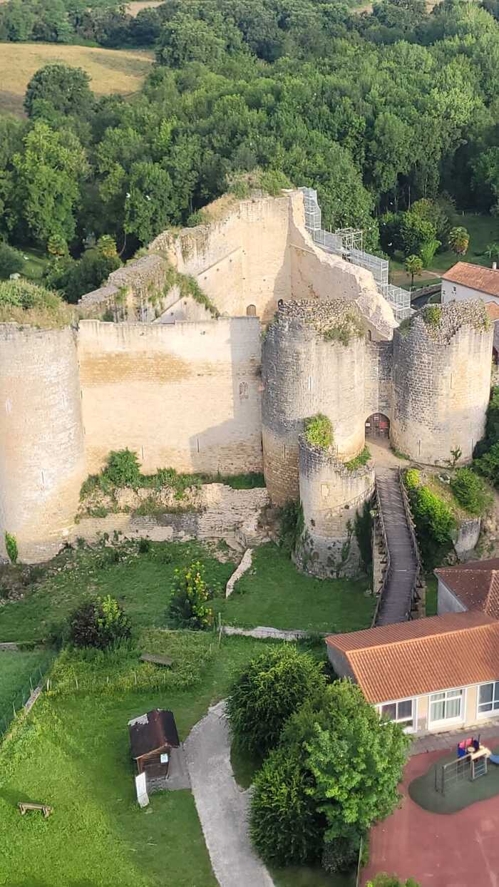 Visite libre du vieux château de Gençay Château de Gençay Gençay