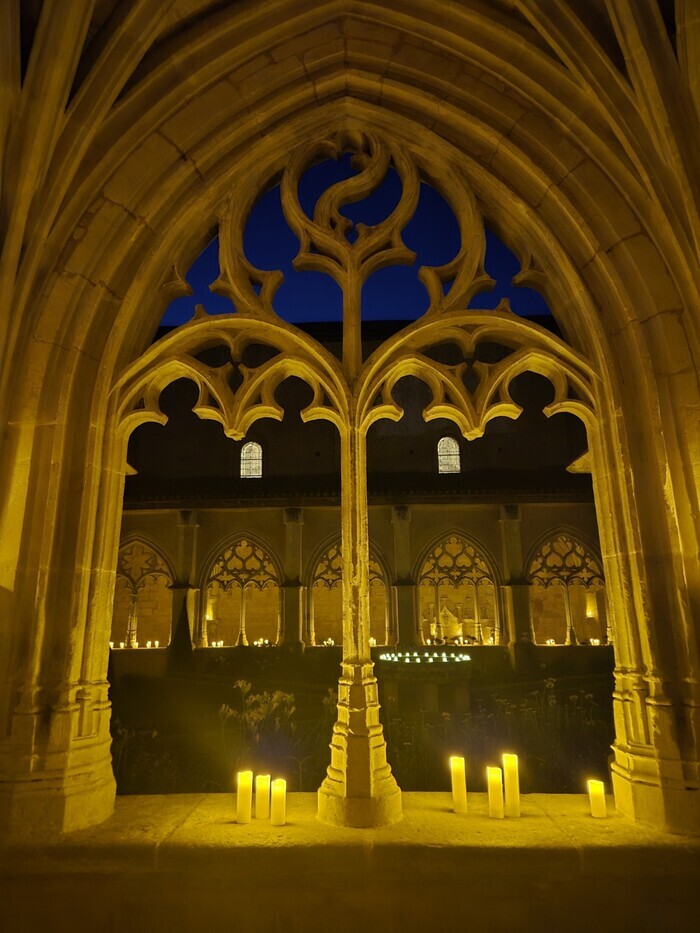 Visite nocturne à la bougie Cloître de Cadouin Le Buisson-de-Cadouin