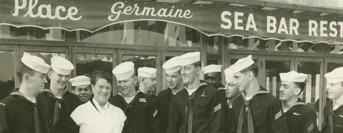 Visite théâtrale burlesque sur les pas des marins de la 6e Flotte, Quai de la douane, Villefranche-sur-Mer, Villefranche-sur-Mer