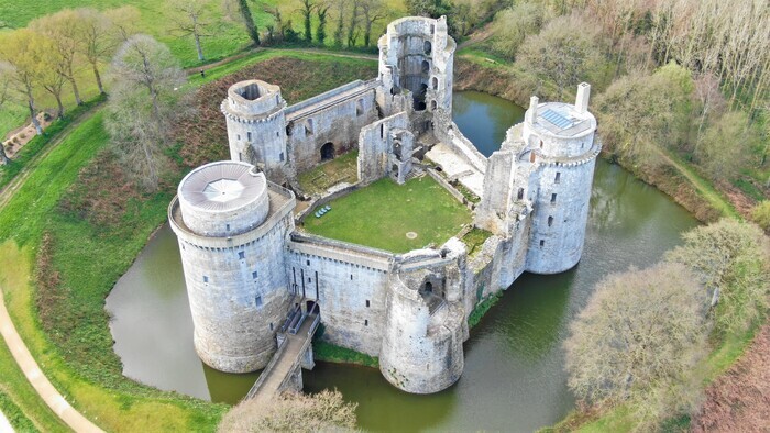 Visites guidées à La Hunaudaye, Château de la Hunaudaye, Pléven