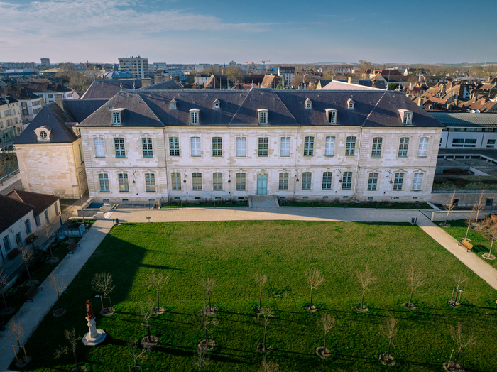 Visitez librement la Cité du Vitrail, Cité du Vitrail, Troyes