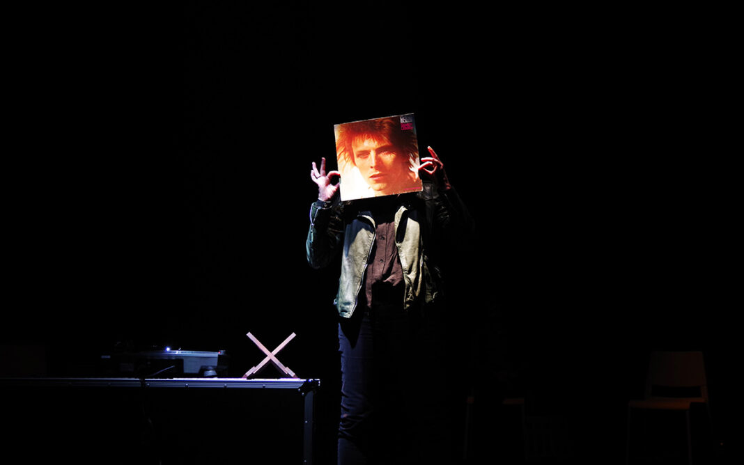 While My Guitar Gently Weeps, quand récit personnel et musique se rencontrent au Théâtre Silvia Monfort Théâtre Silvia Monfort PARIS