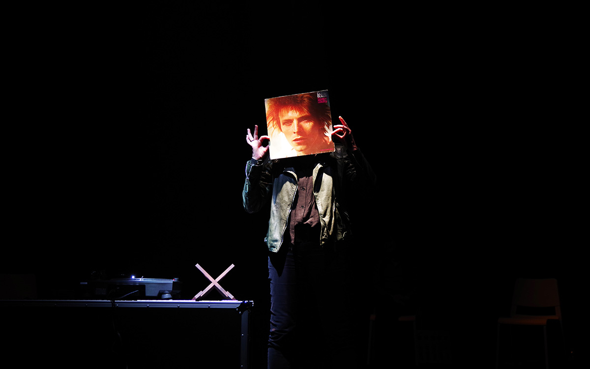 While My Guitar Gently Weeps, quand récit personnel et musique se rencontrent au Théâtre Silvia Monfort Théâtre Silvia Monfort PARIS