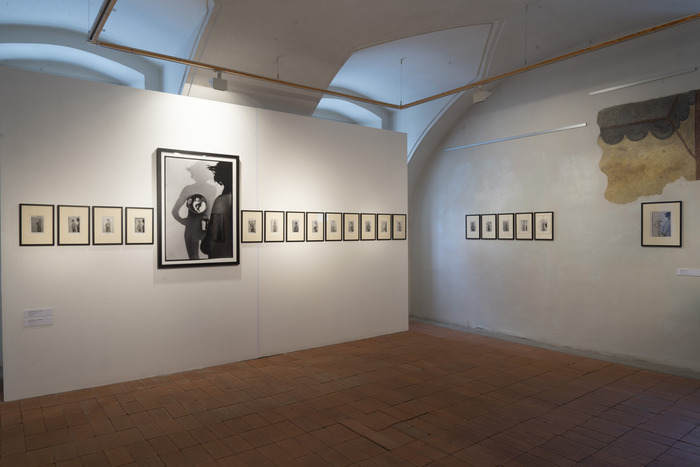 Zsuzsi Ujj: Miroir sur le mur, House of Arts Veszprém, Veszprém